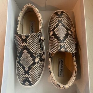 Steve madden snakeskin platform slip on sneakers
